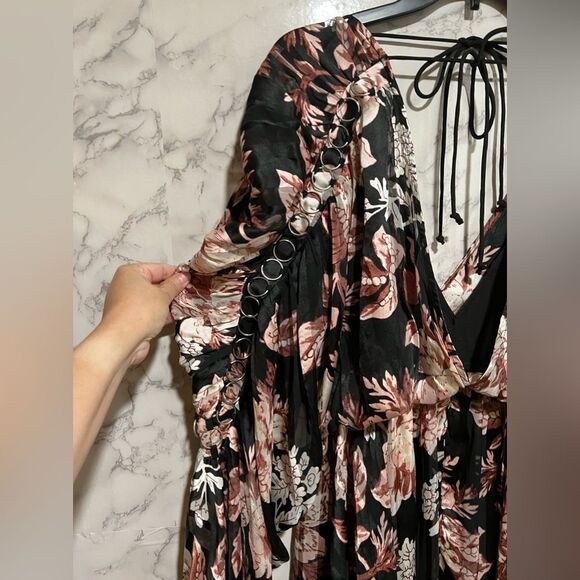 ASOS DESIGN satin stripe blouson mini dress with ring detail in floral print - Picture 10 of 12